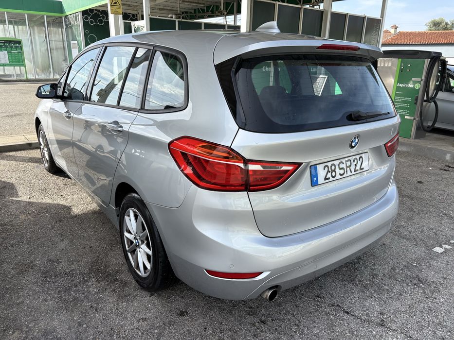 BMW 216 - 7 lugares