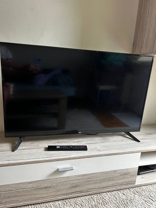 Telewizor LIN Smart TV WiFi + pilot, sprawny