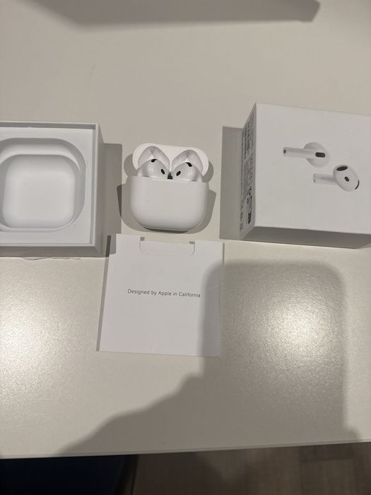 Airpods 4 with active noise cancellation