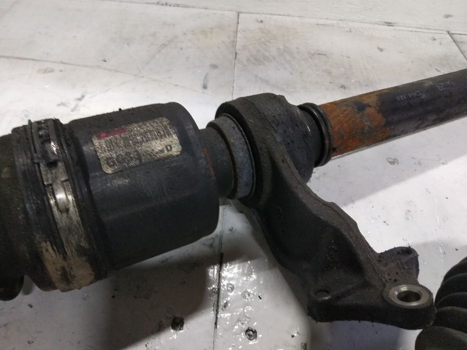 Полуось приводний вал Mazda 5 2.0д піввісь