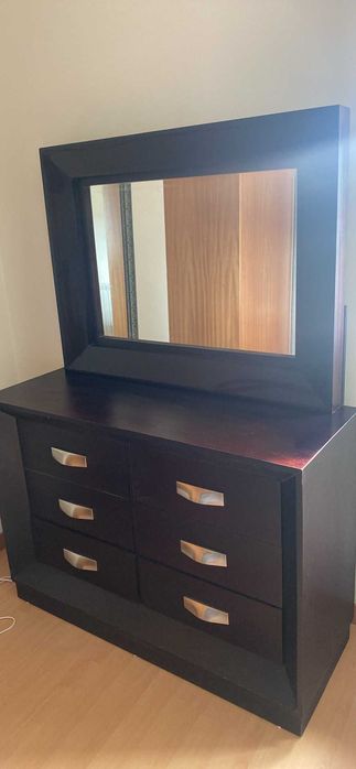 Stylish headboard, 2 side tables and a dressing table