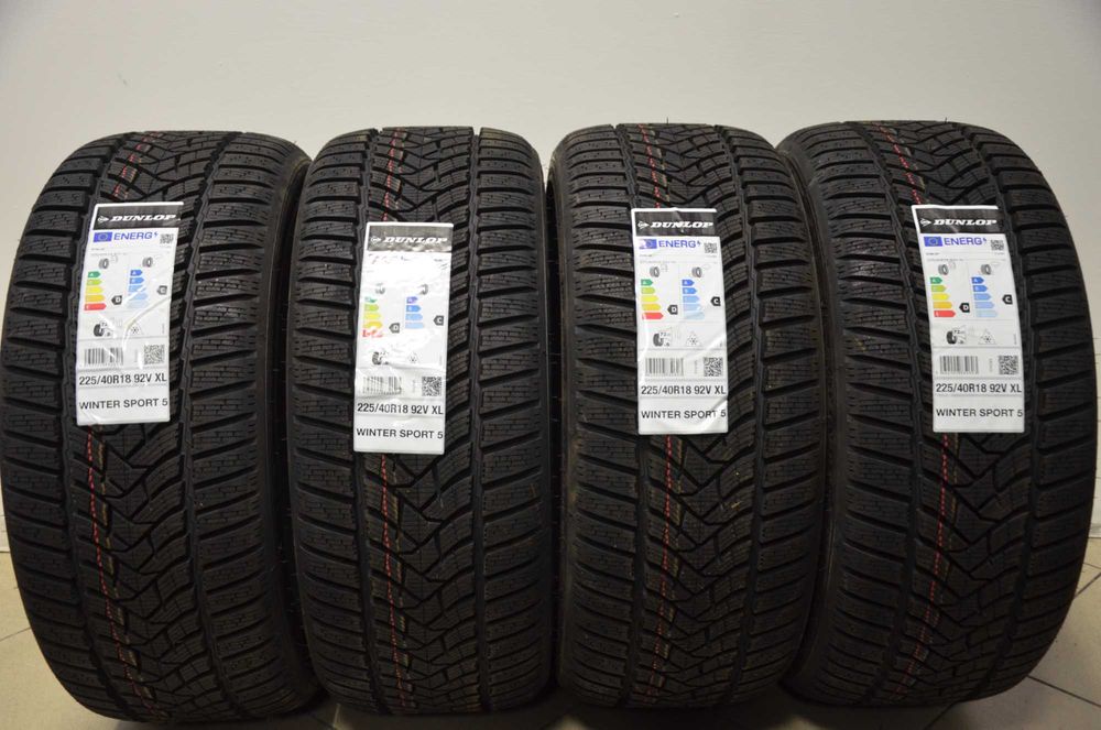 ROK 2025, 225/40 R18 Dunlop Winter Sport 5 XL Komplet