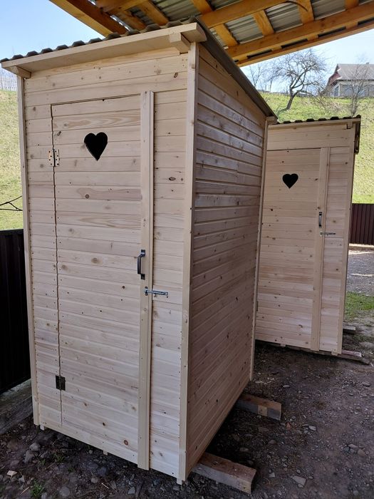 Продам садові туалети.