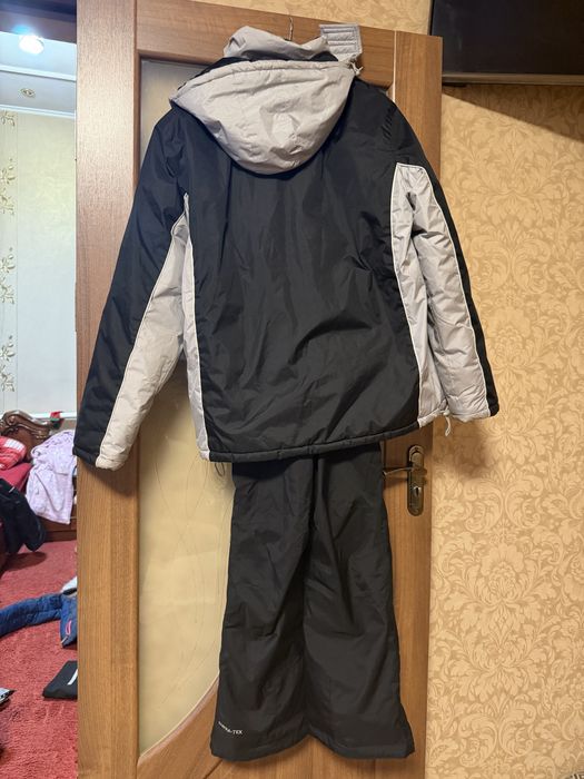 Продам лижний комбінезон  (розмір L)