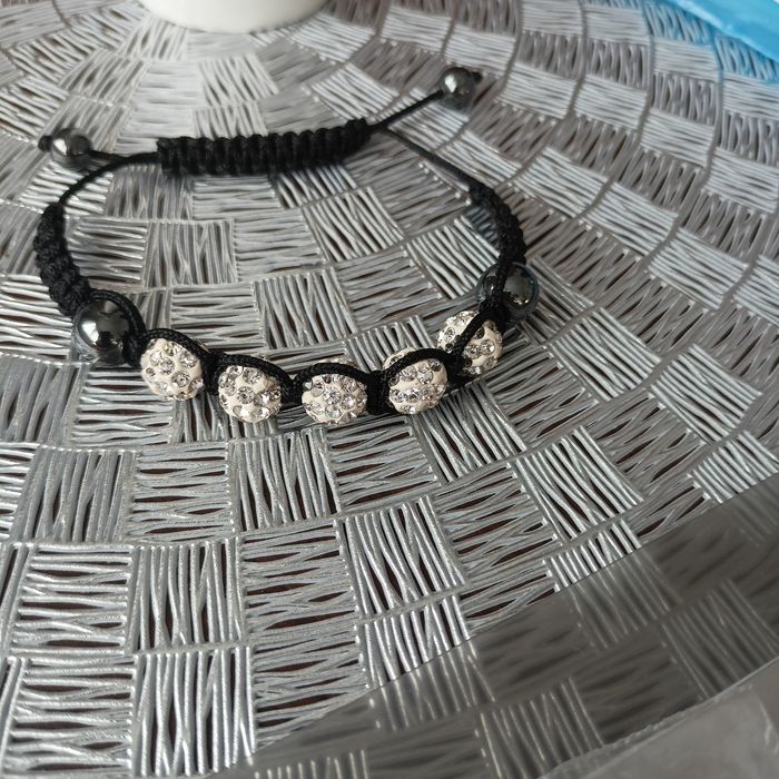 Bransoletka sznurkowa kule shamballa białe