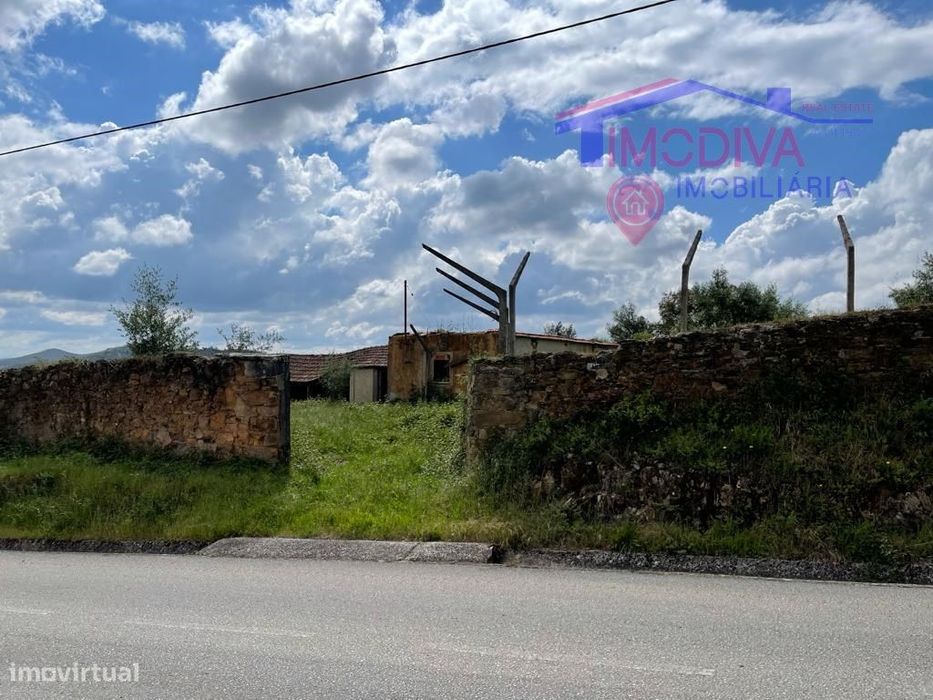 Terreno com 5780m2, poço de água e ruina, localizado em Graça - Ped...