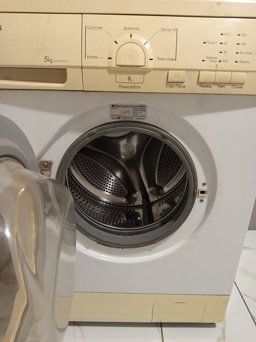 Продам стільці в судовому стані