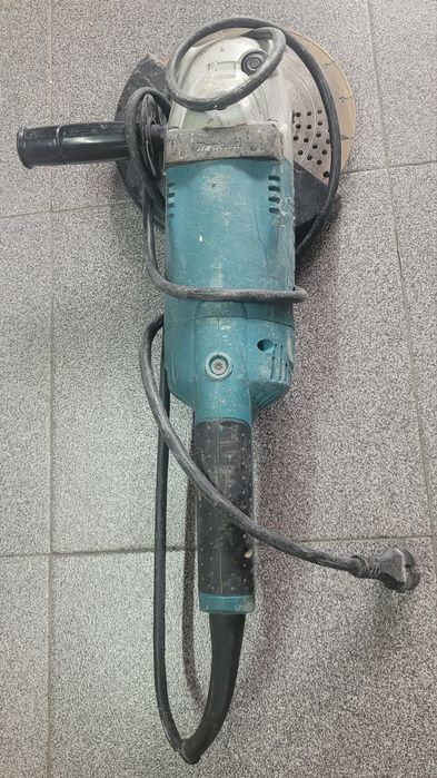 Rebarbadora Makita