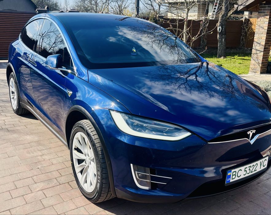 Tesla X 2018року