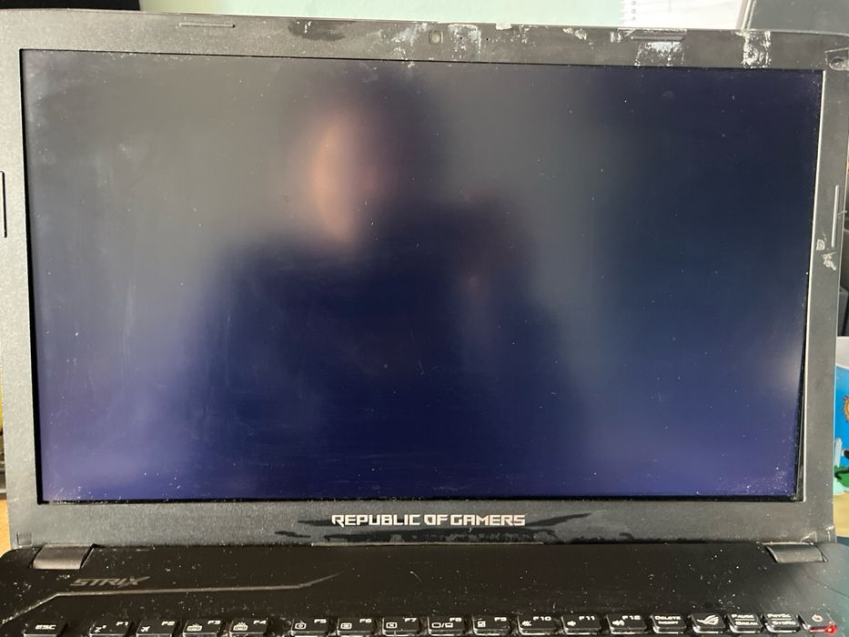 ASUS ROG Strix – i7 / 16GB RAM / GTX (para peças ou uso com danos)