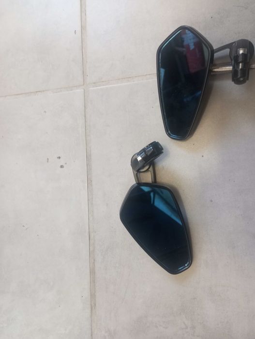 Aparelho para manter a bateria carregada se a mota estiver semanas parada