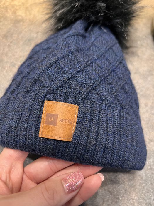 Czapka damska z pomponem