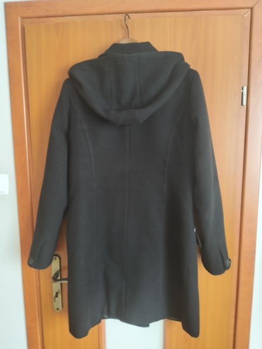 Sprzedam płaszcz czarny.