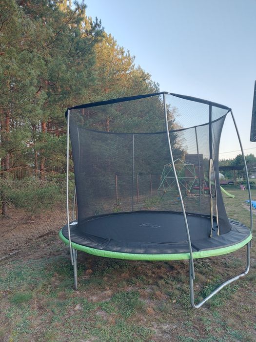 Trampolina ogrodowa używana