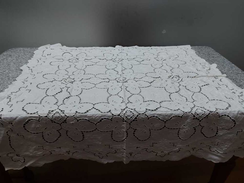 Toalha quadrada de Mesa Bordada