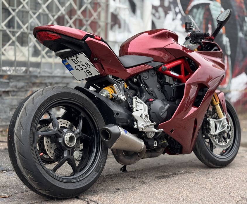 Мотоцикл Ducati SuperSport 2017 рік