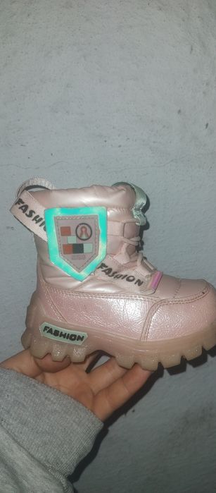 Дитяче взуття. Стан 8/10