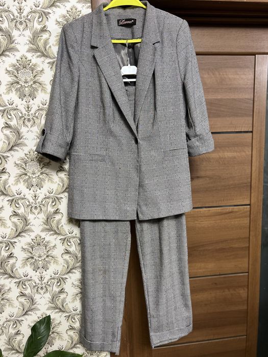 Костюм жіночий брючний