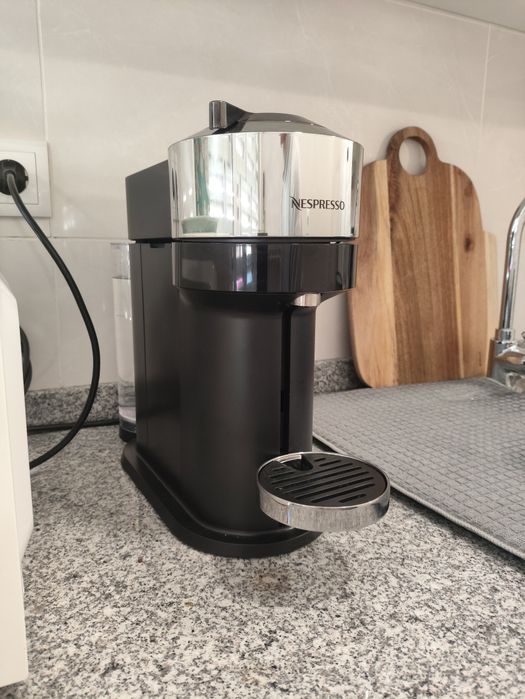 Nespresso Vertuo Next Deluxe em excelente estado!
Café cremoso perfeito. Retirada Alcântara, Lisboa.