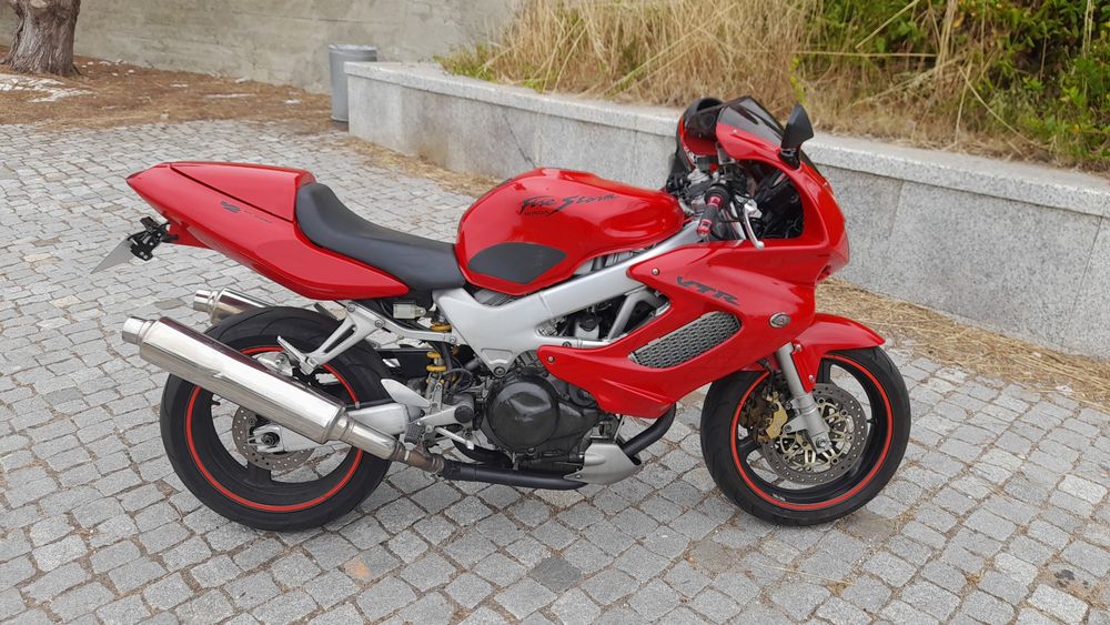 Honda vtr1000firestorm