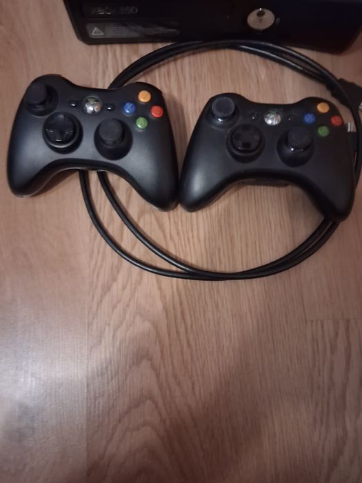 Xbox 360 +kinect i 2 pady