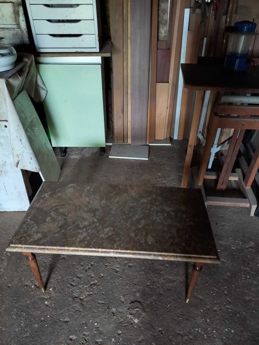 Vendo mesa pequena com pedra mármore