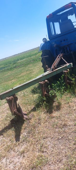 Плуг тракторний.