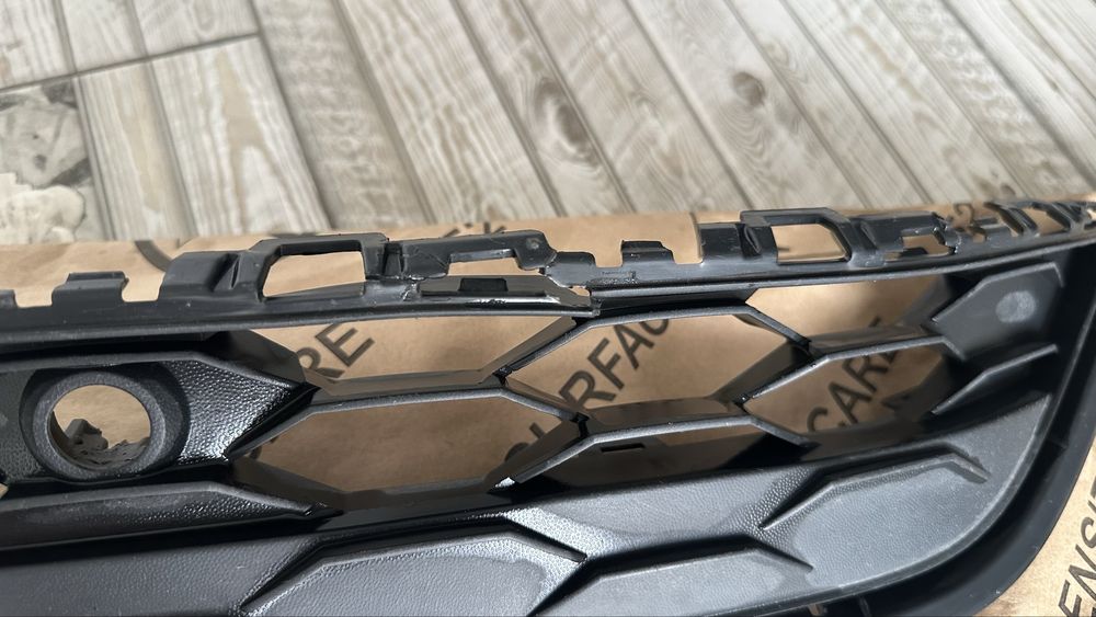 Volkswagen Tiguan  2017-2019 решітка переднього бампера