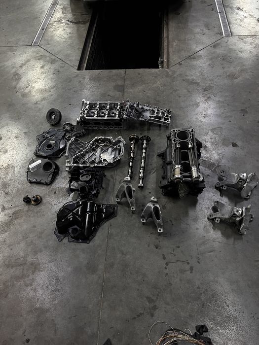 Запчастини двигуна Блок Колінвал також розпрідвал балансир й так далі.