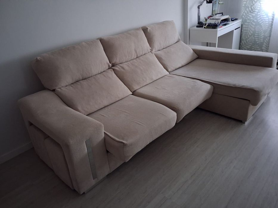 Sofa com chaise longue