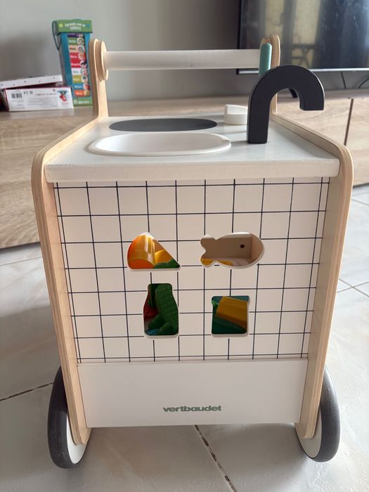 Andador de madeira para bebé como novo