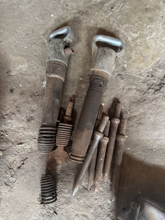 Продам пневмо отбойный молоток с насадками