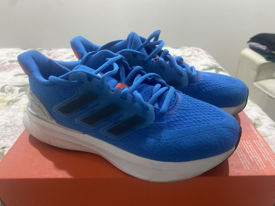 Sapatilhas azuis adidas