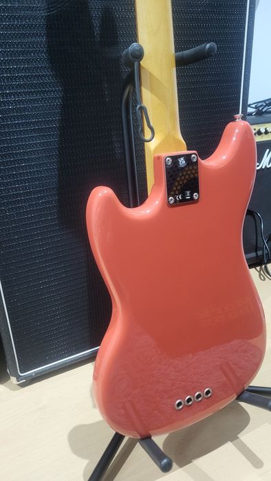 Baixo fender Mustang vintera
