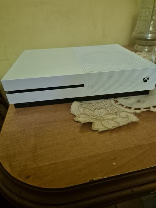 Sprzedam Xboxa one s 1t