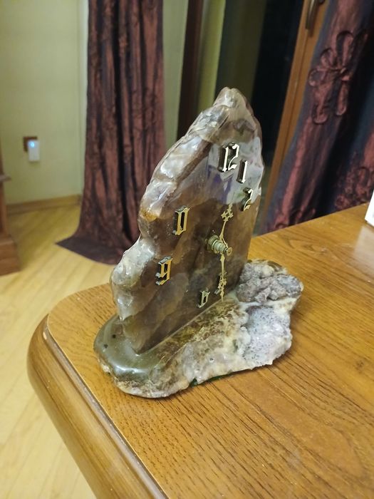 Piękny zegar kwarcowy