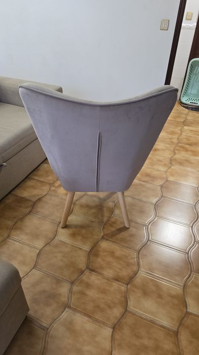 Cadeirão beige em bom estado