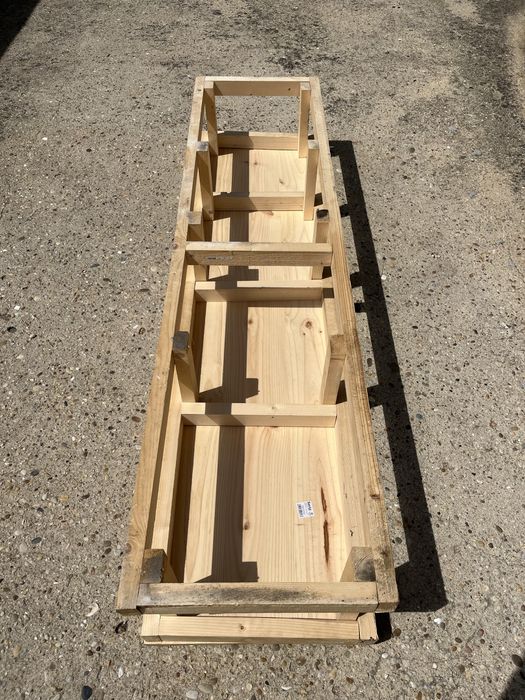 Skate grind - slide ledge / curb / box