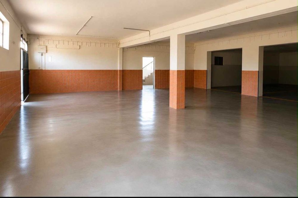 Armazém 1.500m com licença industrial