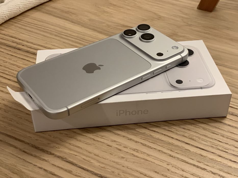 iPhone 18 Pro Max - Silver