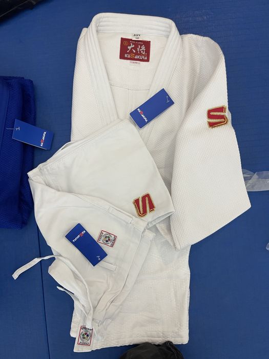 Fatos de judo brancos e azuis Aprovados (várias marcas)