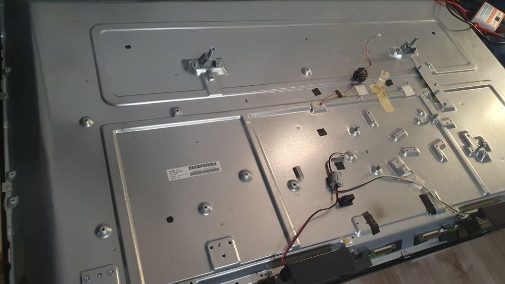 Matryca i,  podświetlenie Sharp LC-43CFE4142