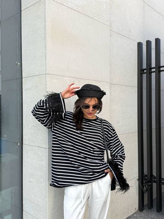 Лонгслів оверсайз із пірʼям