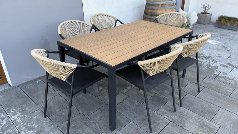 Stół ogrodowy z krzeslami