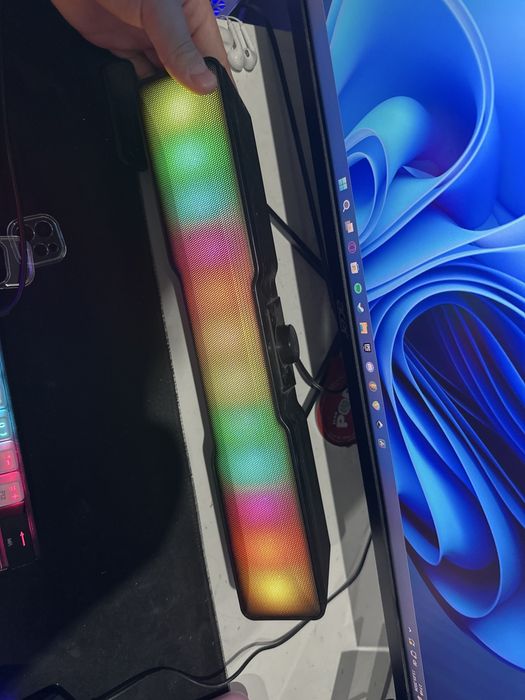 Soundbar pod monitor