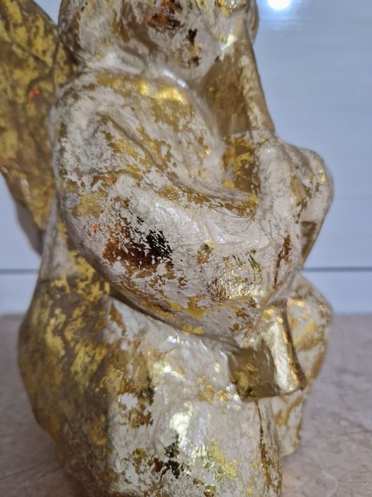 Złoty aniołek figurka duża wysokość ok. 30 cm