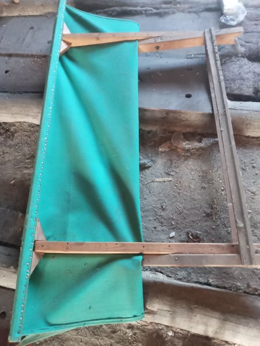 Большой раскладной стол с дерева с тканевым верхом