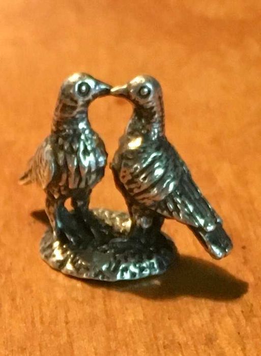 PRATA ÁGUIA 835 - casal de pombos - antigo - 2,7 x 2 cm/s