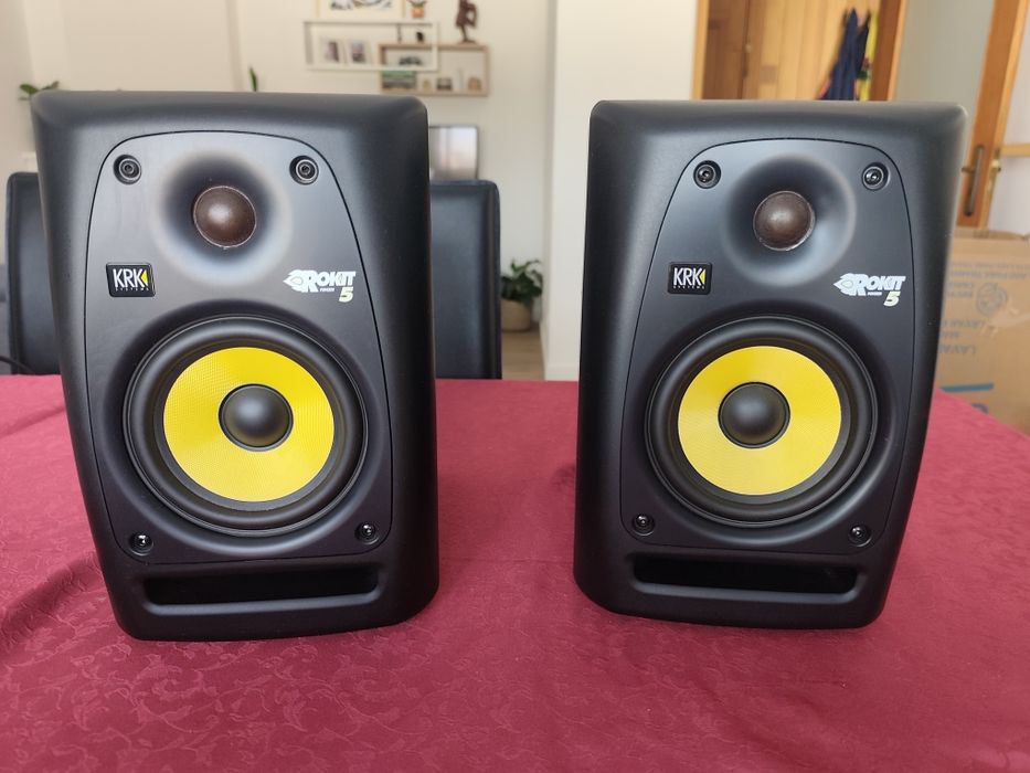 Par de Monitores KRK Rockit 5 (RPG2)