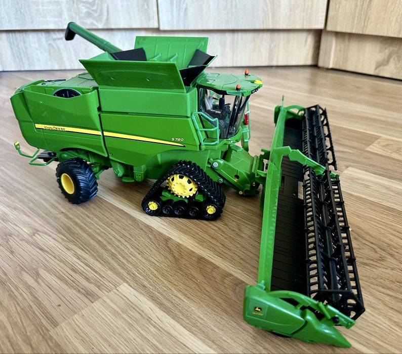 Коллекционный Комбайн John Deere S780 1:32 (Siku; Tomy Britains; ERTL)